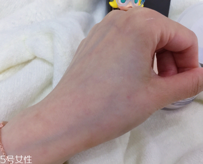 becca水散粉怎么用 becca水散粉正確使用方法 becca水散粉怎么用 becca水散粉正確使用方法