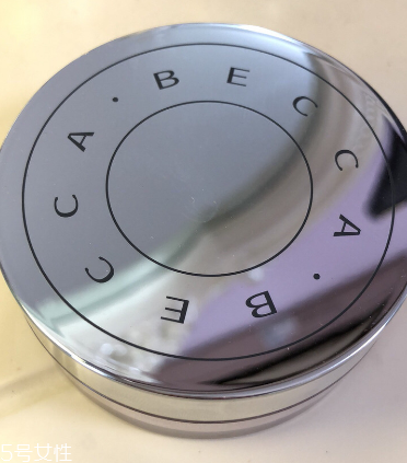 becca水散粉怎么用 becca水散粉正確使用方法 becca水散粉怎么用 becca水散粉正確使用方法