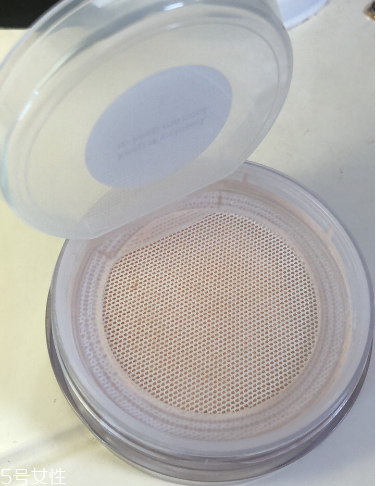 becca水散粉怎么用 becca水散粉正確使用方法 becca水散粉怎么用 becca水散粉正確使用方法