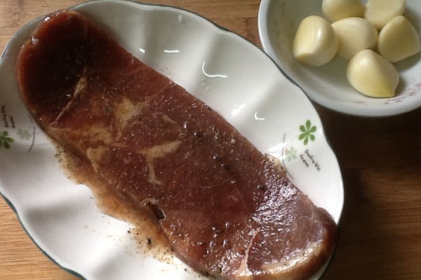 蒜香牛排的做法 大蒜牛排怎么做 蒜香牛排的做法 大蒜牛排怎么做