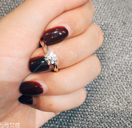 戒指可以戴中指嗎？戒指能不能戴在中指