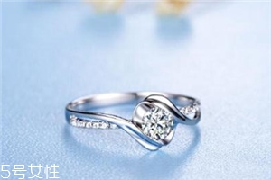 戒指可以戴中指嗎？戒指能不能戴在中指