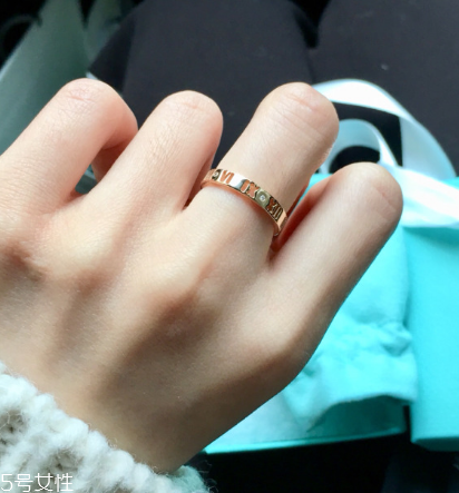 戒指可以戴食指嗎？戒指能不能戴在食指上？