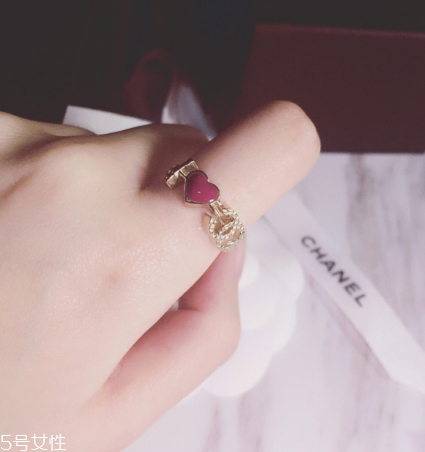 戒指可以戴左手嗎？戒指能不能戴在左手？