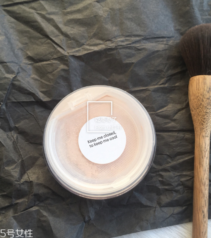 becca水散粉油皮可以用嗎 becca hydra mist保濕散粉 becca水散粉油皮可以用嗎 becca hydra mist保濕散粉