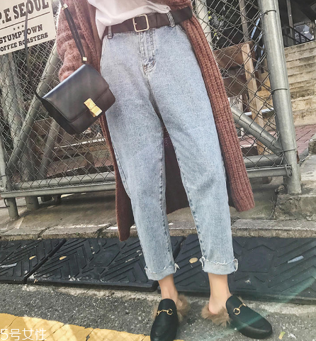 夏天穿什么樣的牛仔褲顯瘦？夏天適合穿什么牛仔褲