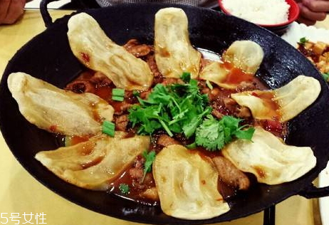 地鍋雞多少錢一份 地鍋雞用公雞還是母雞 地鍋雞多少錢一份 地鍋雞用公雞還是母雞