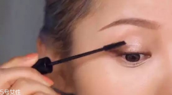 蜜桃色眼影怎么畫好看 蜜桃色眼妝畫法教程 蜜桃色眼影怎么畫好看 蜜桃色眼妝畫法教程