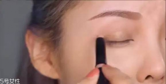 蜜桃色眼影怎么畫好看 蜜桃色眼妝畫法教程 蜜桃色眼影怎么畫好看 蜜桃色眼妝畫法教程