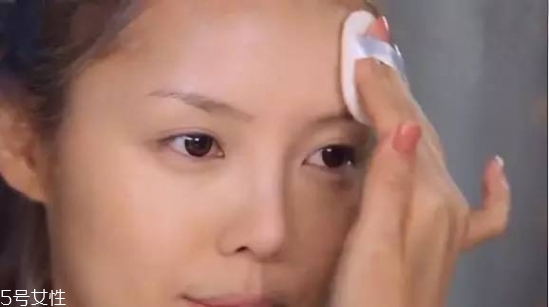 蜜桃色眼影怎么畫好看 蜜桃色眼妝畫法教程 蜜桃色眼影怎么畫好看 蜜桃色眼妝畫法教程