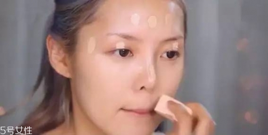 蜜桃色眼影怎么畫好看 蜜桃色眼妝畫法教程 蜜桃色眼影怎么畫好看 蜜桃色眼妝畫法教程