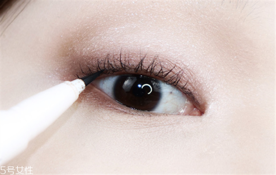 超自然的學(xué)生眼妝畫法 新手眼妝教程 超自然的學(xué)生眼妝畫法 新手眼妝教程