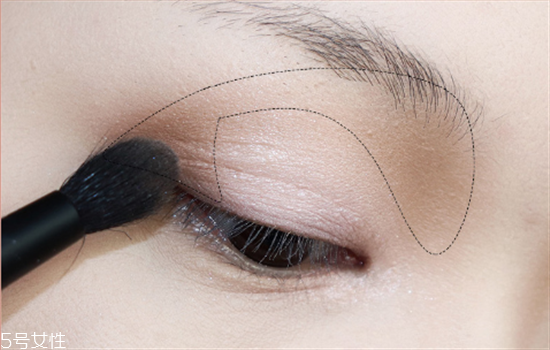 超自然的學(xué)生眼妝畫法 新手眼妝教程 超自然的學(xué)生眼妝畫法 新手眼妝教程