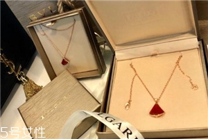 寶格麗扇子項(xiàng)鏈多少錢？寶格麗小扇子項(xiàng)鏈價(jià)格
