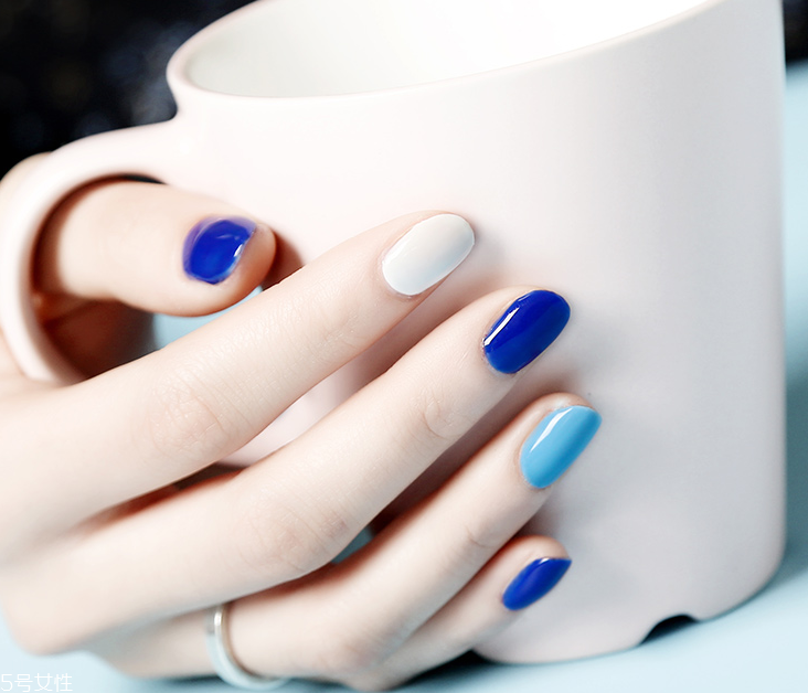 霧霾藍指甲圖片 霧霾藍美甲樣式大全 霧霾藍指甲圖片 霧霾藍美甲樣式大全