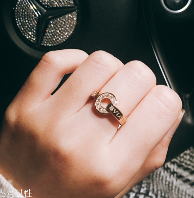 戒指和手表戴一只手嗎？戒指和手表是戴一邊嗎