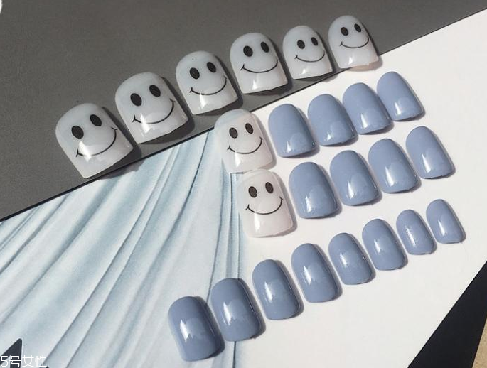 霧霾藍指甲圖片 霧霾藍美甲樣式大全 霧霾藍指甲圖片 霧霾藍美甲樣式大全