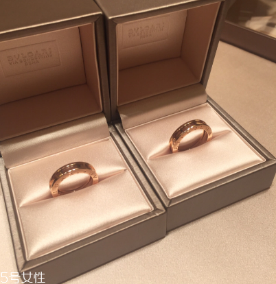 戒指和手鏈戴一只手嗎？戒指和手鏈能戴一邊嗎