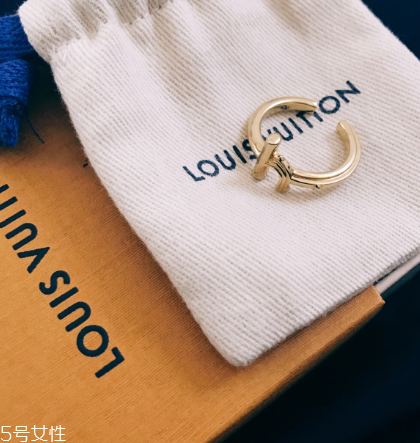 戒指為什么要纏紅線？戒指綁紅繩的意義