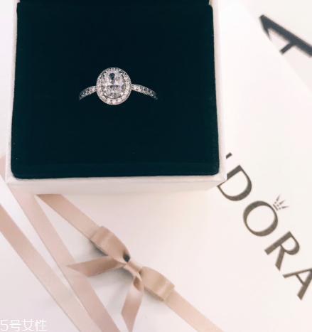 戒指為什么戴左手？戒指戴在左手的原因