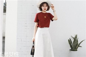 皮膚黃穿什么顏色顯白？適合黃皮女生的衣服顏色