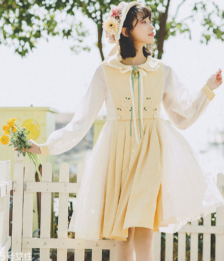 網(wǎng)紗連衣裙怎么搭配？網(wǎng)紗連衣裙搭配圖片