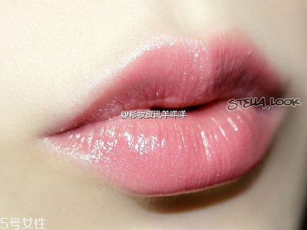 什么顏色口紅適合裸妝 裸妝的正確化妝步驟 什么顏色口紅適合裸妝 裸妝的正確化妝步驟