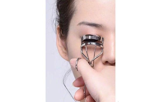 什么顏色口紅適合裸妝 裸妝的正確化妝步驟 什么顏色口紅適合裸妝 裸妝的正確化妝步驟