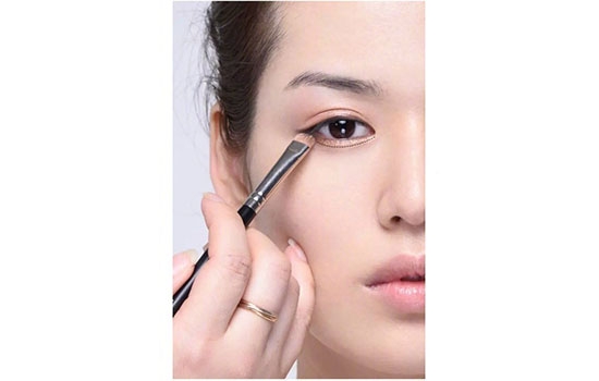 什么顏色口紅適合裸妝 裸妝的正確化妝步驟 什么顏色口紅適合裸妝 裸妝的正確化妝步驟