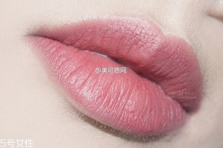 什么顏色口紅適合裸妝 裸妝的正確化妝步驟 什么顏色口紅適合裸妝 裸妝的正確化妝步驟