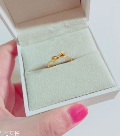 戒指應(yīng)該戴在哪個(gè)手上？戒指戴左手還是右手