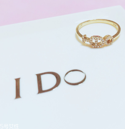 戒指用什么掛在脖子上？戒指怎么掛在脖子上