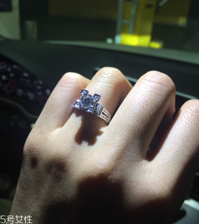 戒指用什么掛在脖子上？戒指怎么掛在脖子上