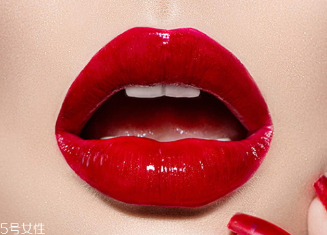 伊莎萊曼口紅哪款好看 伊莎萊曼口紅色號(hào)及試色 伊莎萊曼口紅哪款好看 伊莎萊曼口紅色號(hào)及試色