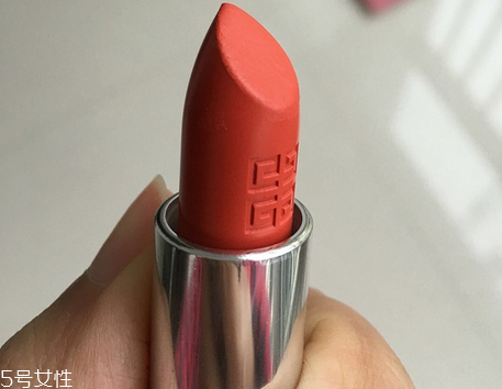 紀(jì)梵希小羊皮哪個顏色最火最好看 紀(jì)梵希小羊皮口紅試色 紀(jì)梵希小羊皮哪個顏色最火最好看 紀(jì)梵希小羊皮口紅試色