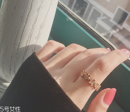 戒指戴大拇指是什么意思？戒指戴大拇指代表什么含義