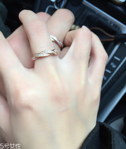 戒指戴食指是什么意思？戒指戴食指上代表什么含義