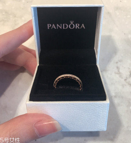 戒指戴小指是什么意思？戒指戴小指代表什么含義