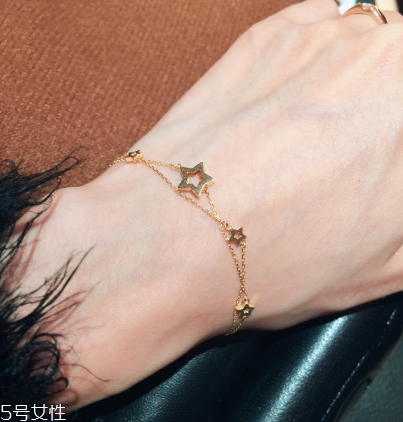 手鏈能和手表一起戴嗎？手鏈和手表可以戴一起嗎