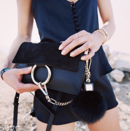 手鏈突然斷了預(yù)示什么？手鏈斷了的預(yù)兆