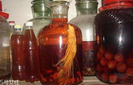 酸棗仁可以泡酒嗎 酸棗仁泡酒功效 酸棗仁可以泡酒嗎 酸棗仁泡酒功效