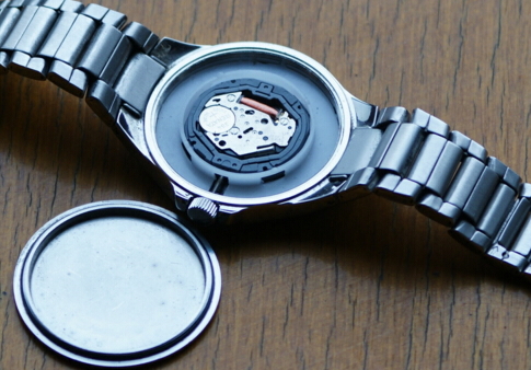 fossil手表怎么換電池？fossil手表換電池的方法