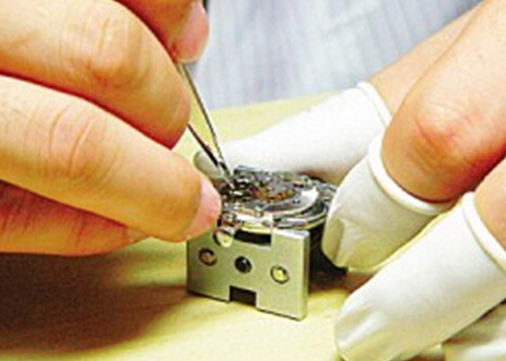 fossil手表怎么換電池？fossil手表換電池的方法