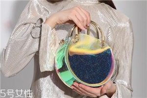 夏天適合背什么包？適合夏天背的包包款式