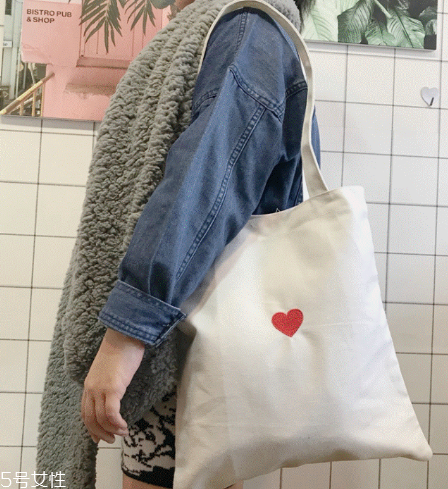 女生背什么包更甜美？適合甜美型女生的包包