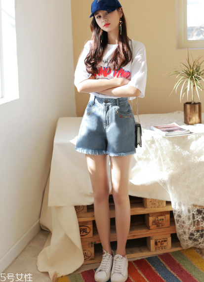 什么樣的牛仔短褲最顯瘦？牛仔短褲版型怎么選