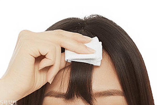 夏天劉海油膩怎么去油 劉海油膩4個(gè)拯救方法 夏天劉海油膩怎么去油 劉海油膩4個(gè)拯救方法