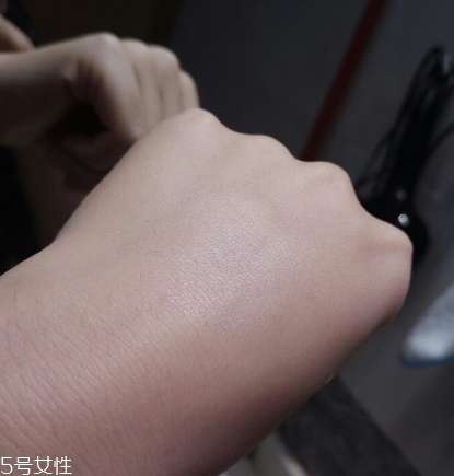 hourglass高光粉餅多少錢 hourglass高光粉餅使用技巧 hourglass高光粉餅多少錢 hourglass高光粉餅使用技巧