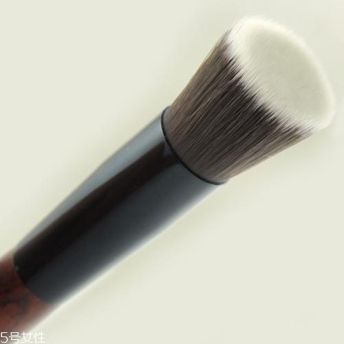 粉底刷什么形狀最好用 夏日粉底刷選購指南 粉底刷什么形狀最好用 夏日粉底刷選購指南