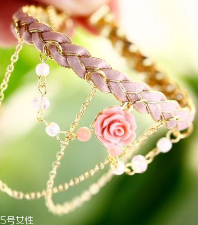 手鏈上刻什么字好？手鏈刻字刻什么